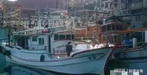网友爆料渔船事件视频,生死瞬间，勇敢渔民勇救同伴