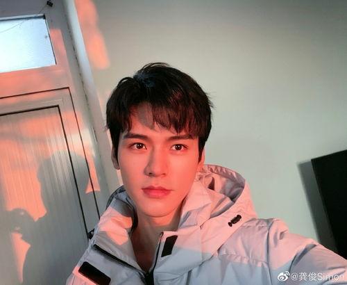 龚俊爆料女友视频大全最新,女友视频大揭秘，甜蜜瞬间曝光！”